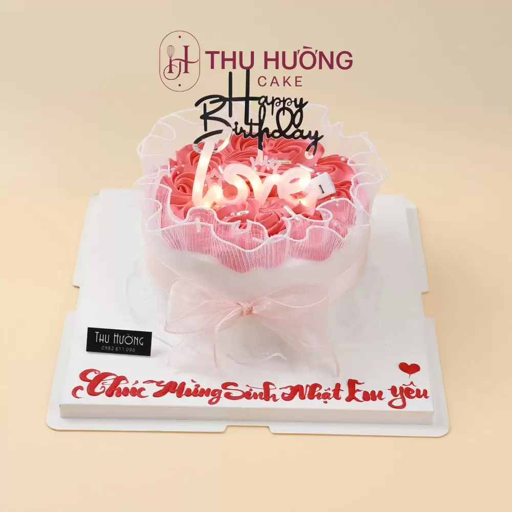 Bánh Sinh Nhật Bó Hoa Hồng Decor Chữ Love