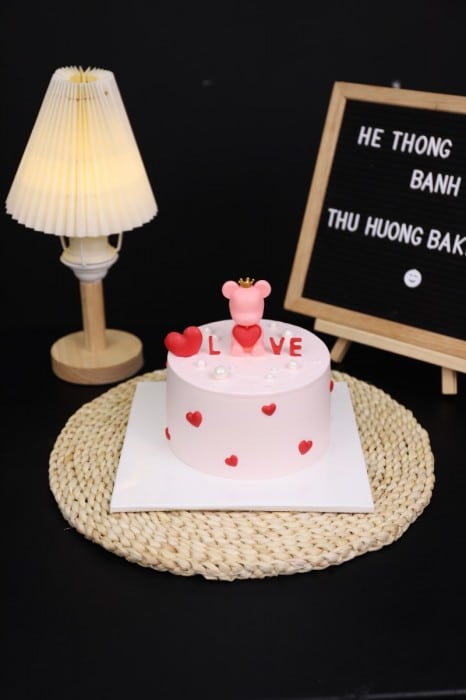 Mẫu bánh sinh nhật hình chữ LOVE - giản dị tuy nhiên nhưng mà đẹp