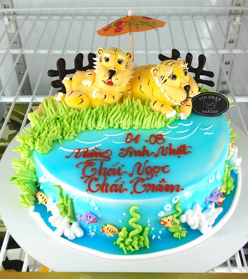 Bánh sinh nhật tô điểm con cái hổ
