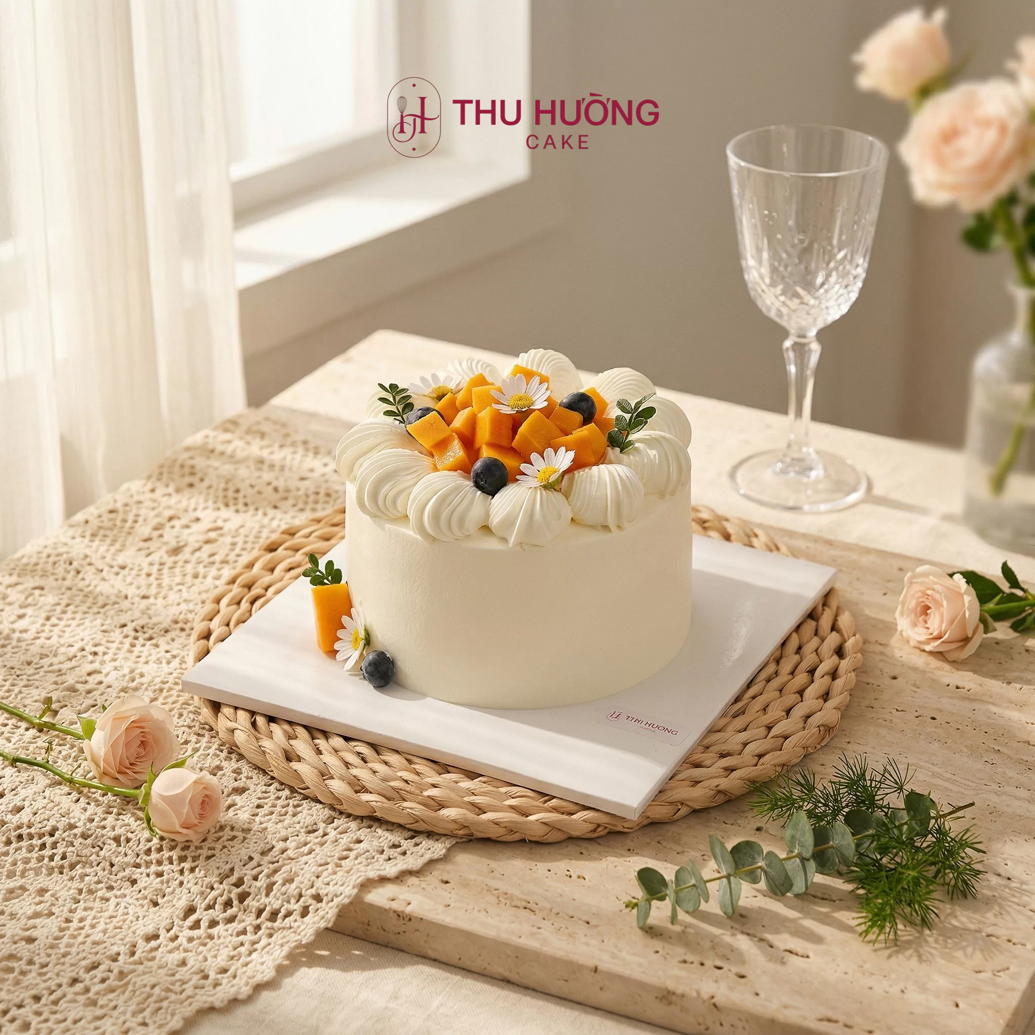 Bánh kem mini trang trí xoài tươi