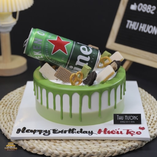 Bánh sinh nhật decor lon bia heineken