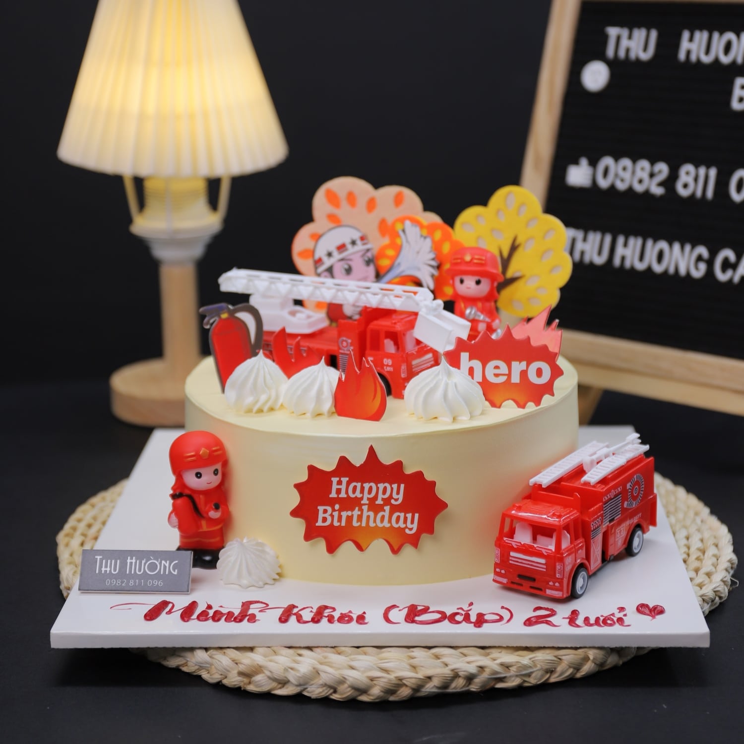 Bánh kem sinh nhật bé trai 3 tuổi Gia Huy tuổi chó fondant | vuatrangtri.vn