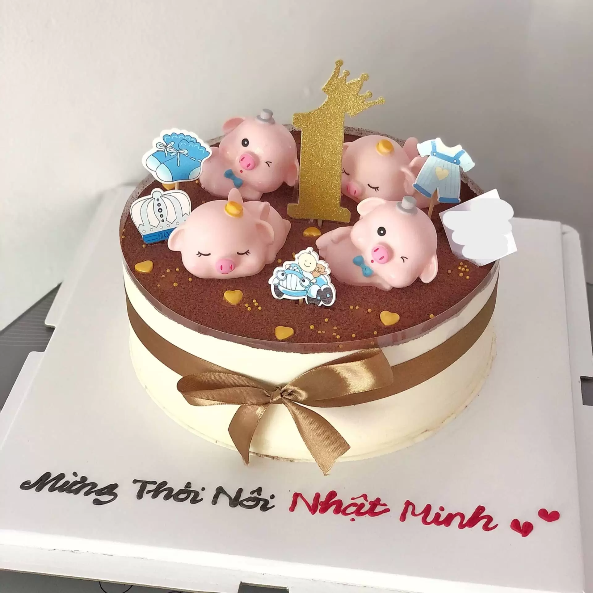 Bánh Tiramisu Sinh Nhật Decor 4 Chú Lợn Cute