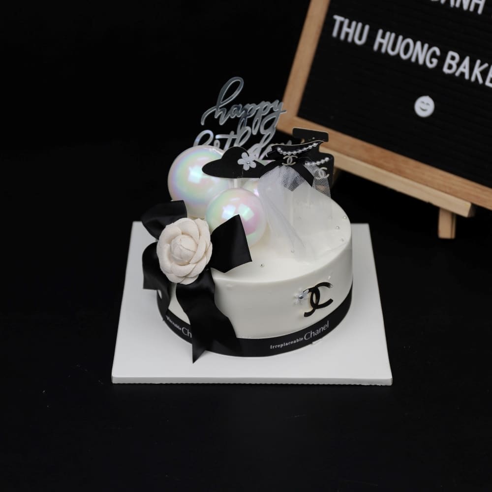 Chiếc bánh gato sang chảnh với logo Chanel