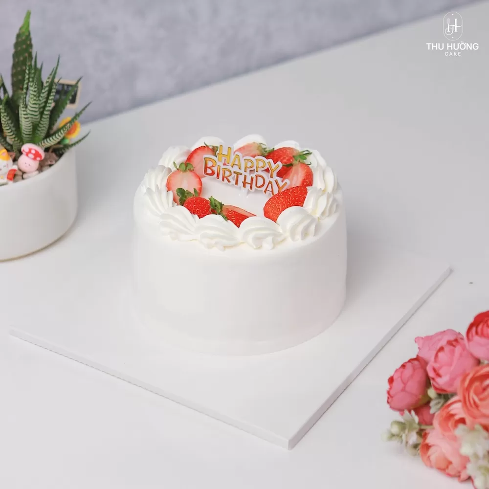 Bánh sinh nhật trang trí dâu tây
