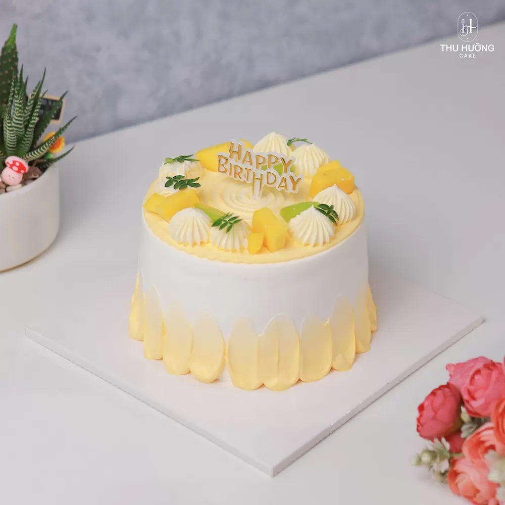 Bánh sinh nhật trang trí xoài tươi