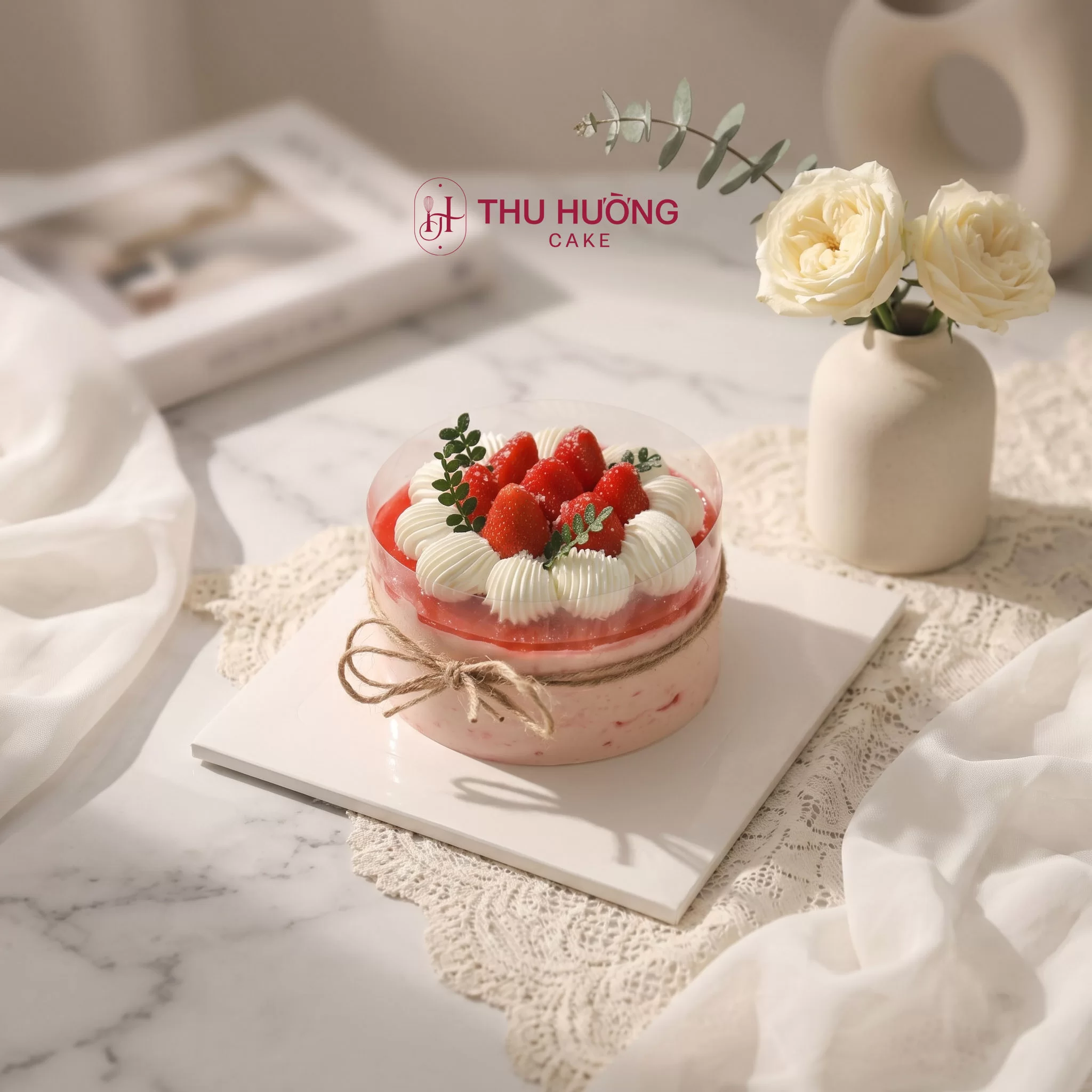 Bánh mousse dâu tây mini